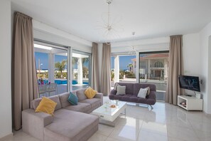 Villa, 5 Bedrooms, Private Pool, Garden View | Interior