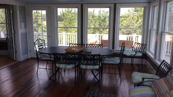 Bungalow, 2 habitaciones | Restaurantes