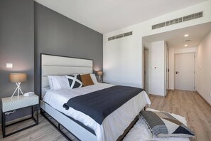 2 bedrooms - New Fully Upgraded - Central Located - Fits 6 (Dubai)