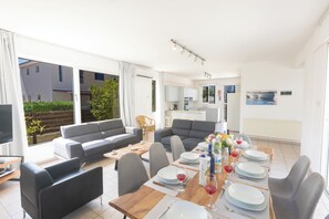 Villa, 5 Schlafzimmer, eigener Pool, Gartenblick | Speisen