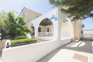 Villa, 5 Bedrooms, Private Pool, Garden View | Property grounds