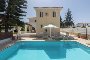 Villa, 5 Schlafzimmer, eigener Pool, Gartenblick | Pool | Außenpool