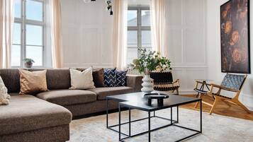 Apartment, 6 Bedrooms, City View | Room amenity