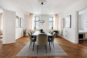 Apartamento, 6 quartos, vista para a cidade | Sala de jantar