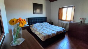1 bedroom - Bed Breakfast In Vino Veritas, Relax and Quiet Above the Marches Hills (Arcevia)