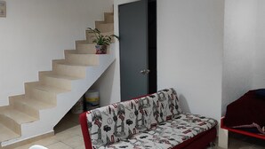 Unclassified image, 2 of 10, button - Room-new Basement Loft With all the Amen (Morelia)