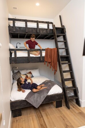 10 bedrooms, iron/ironing board, WiFi, bed sheets