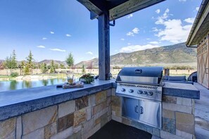 Terrace/patio - Abode at Journey's End, hot tub, fire pit, lake access, estate (Kamas)