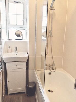 Apartment, 3 Bedrooms, Accessible | Bathroom - Greenwich - 1930s Retro Flat - 3 Bedrooms (London)