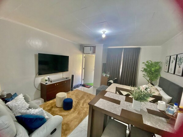 Living area - 1 Bedroom With Free Parking (Morong)