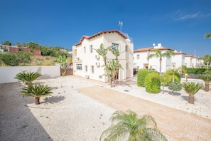 Villa, 4 chambres, piscine privée, vue sur l’océan | Terrain de l’hébergement 