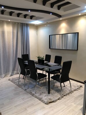 Appartement, 3 chambres, balcon, vue sur le jardin | Restauration