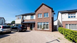 Shared Dormitory, 3 Bedrooms | Exterior - Modern Cosy Rooms 15 Mins To Dublin Airport City (Ballyboghil)