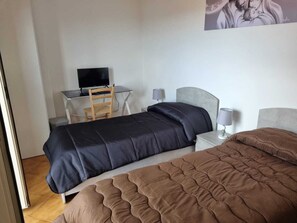 Dormitorio compartido, 1 habitación, fumadores, balcón | 1 dormitorio