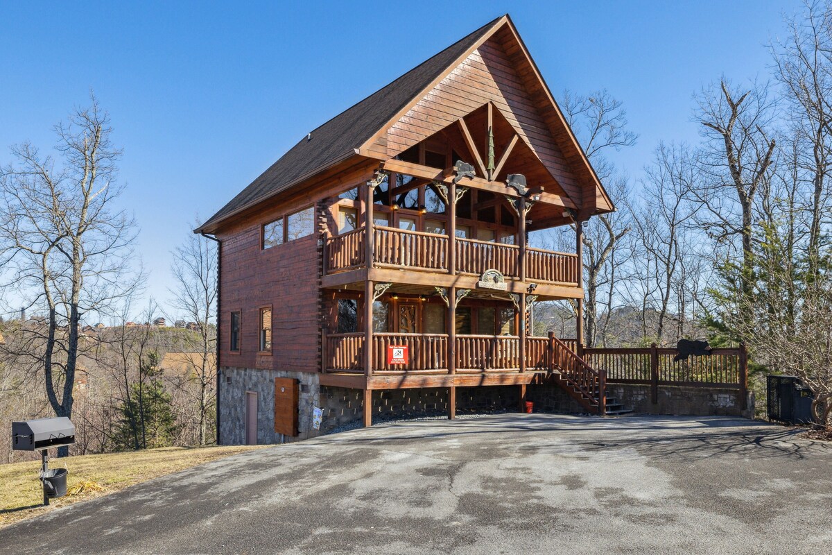 A Piece of Heaven is a Wonderful Dog-Friendly 2 Bedroom Cabin in Starr Crest Resort!