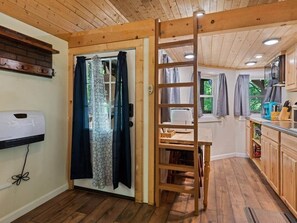 Fridge, microwave, stovetop, coffee/tea maker - Casey Paradise Tiny Home Mountain Retreat near WCU (Cullowhee)