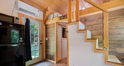 Casey Paradise Tiny Home Mountain Retreat near WCU