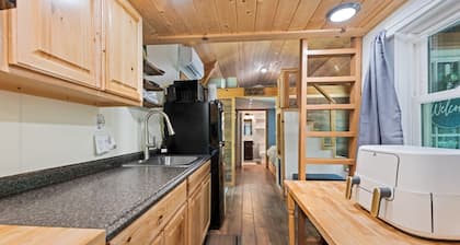 Casey Paradise Tiny Home Mountain Retreat near WCU