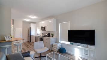 Smart TV, books, stereo