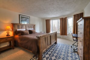 3 bedrooms, WiFi, bed sheets - Saddleback - Rock Pond Condo 67 - ski in/out (Rangeley)