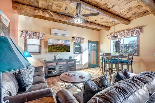 Charming 660 sq. ft. Sedona Meadowlark Studio with stunning red rock views!