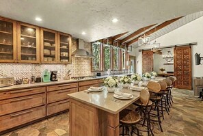 Dining - Creekside Chateau🌊Private Waterfall & Creek⛷Breck 🤑 $ZERO Cleaning & Pet Fees (Breckenridge)