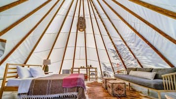 13 quartos, ferros/tábuas de passar roupa, berço de viagem, Wi-Fi