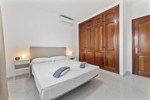3 chambres, fer et planche à repasser, Wi-Fi gratuit, draps fournis