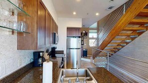 Unclassified image, 2 of 20, button