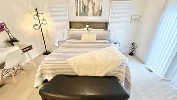 4 chambres, bureau, fer et planche Ă repasser, lit parapluie