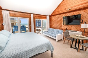 6 bedrooms, desk, iron/ironing board, travel crib