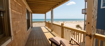 Oceanfront, Guest House, Hot Tub & Spacious Decks