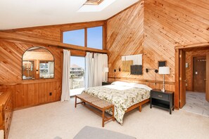 6 bedrooms, desk, iron/ironing board, travel cot