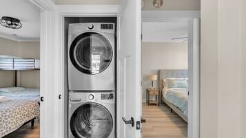 4 bedrooms, iron/ironing board, WiFi, bed sheets