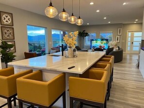 Interior - Large Home-Pikes Peak Views-High End-Pool Table (Colorado Springs)