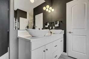 Bathtub, hair dryer, towels - Large Home-Pikes Peak Views-High End-Pool Table (Colorado Springs)