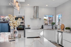 Fridge, microwave, oven, stovetop - Large Home-Pikes Peak Views-High End-Pool Table (Colorado Springs)