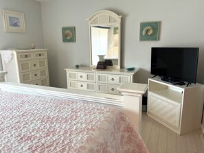 2 habitaciones, escritorio, tabla de planchar con plancha y wifi gratis 