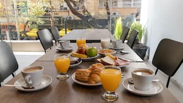 Desayuno buffet incluido todos los días 