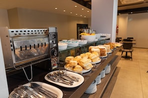 Bao gồm bữa sáng buffet hàng ngày 