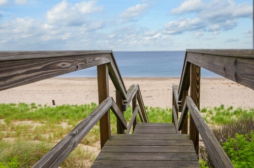 Oceanfront Escape—Cape Cod Bay & Sandbars