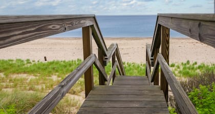 Oceanfront Escape—Cape Cod Bay & Sandbars