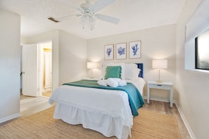 2 bedrooms, in-room safe, desk, iron/ironing board