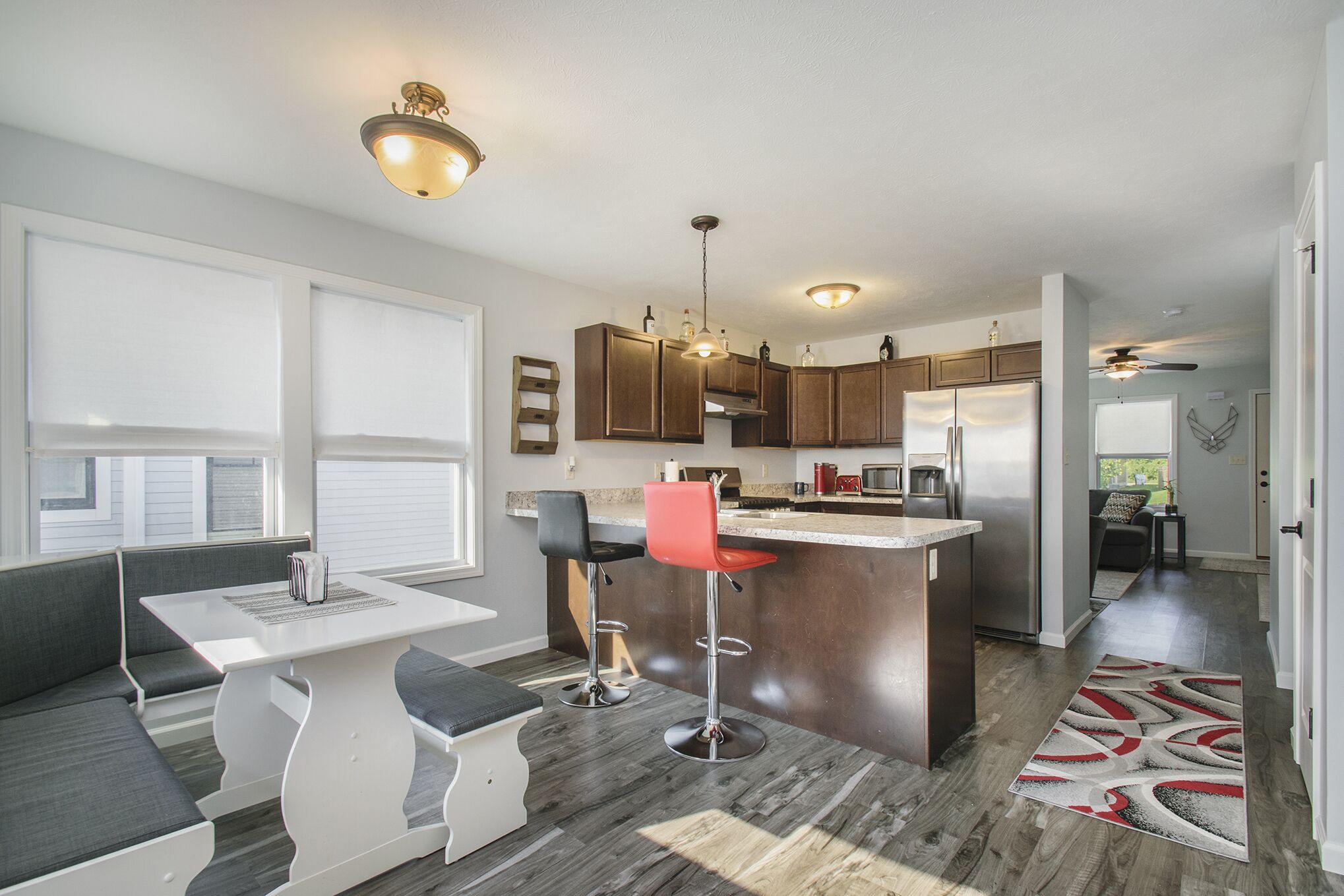 Kjøleskap, mikrobølgeovn, ovn og kokeplater