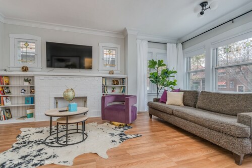 Oak Park, IL, entire house, short walk to train.