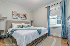 3 bedrooms, desk, iron/ironing board, travel crib