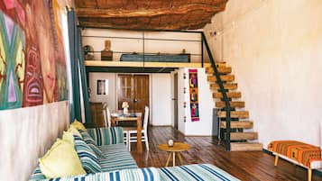 Design Studio | Free WiFi, bed sheets