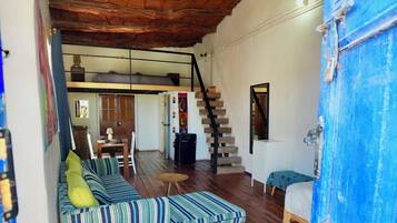 Design Studio | Free WiFi, bed sheets