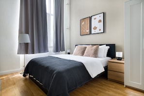 Iron/ironing board, WiFi, bed sheets