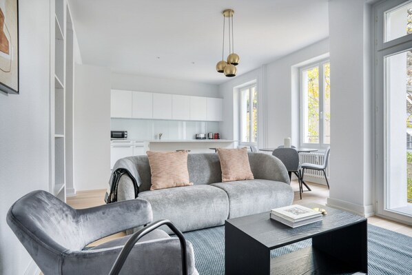 Fernseher, Stereoanlage